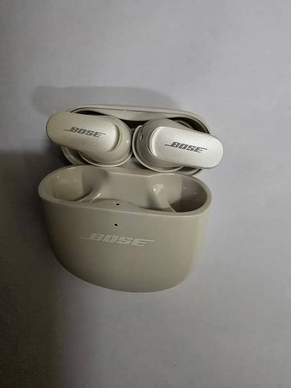 Bose Quiet comfort 35 ll wireless Earbuds 1