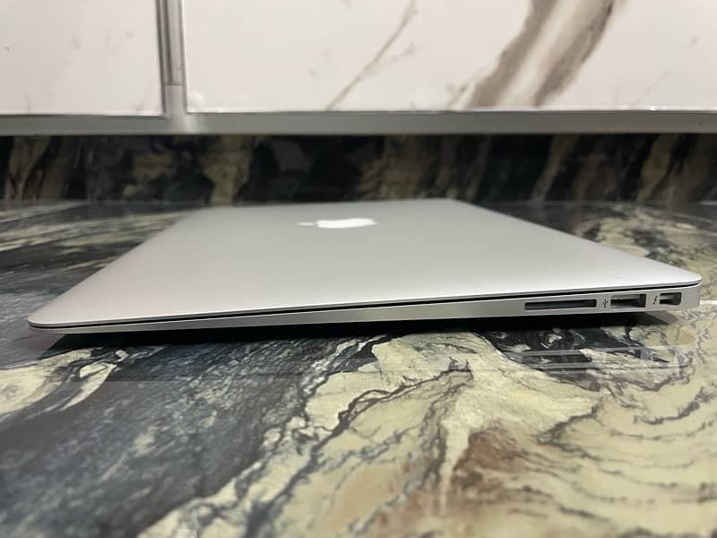 MacBook Air, 2017 13-inch ,Core i5 8GB RAM, 128GB 5