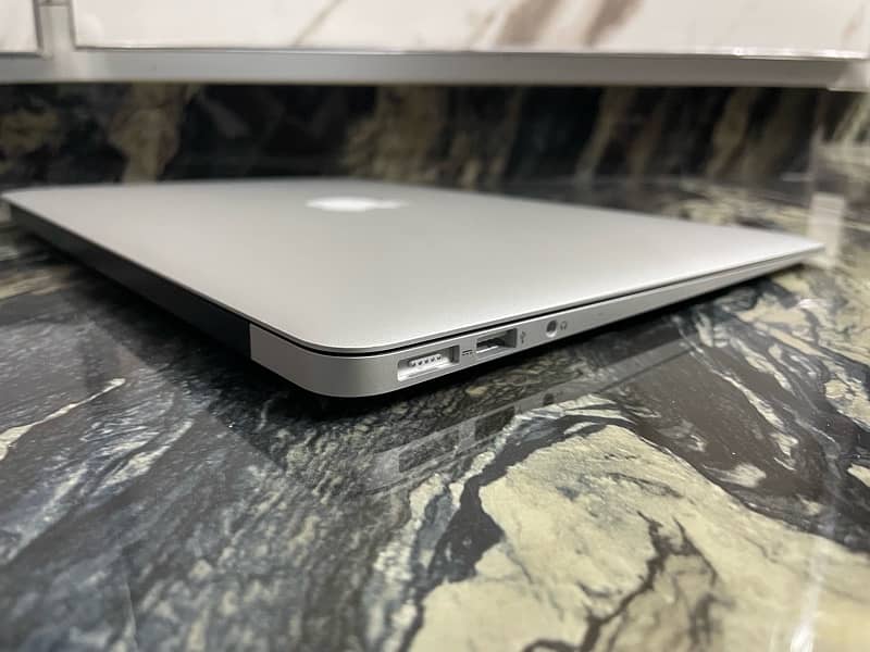 MacBook Air, 2017 13-inch ,Core i5 8GB RAM, 128GB 10