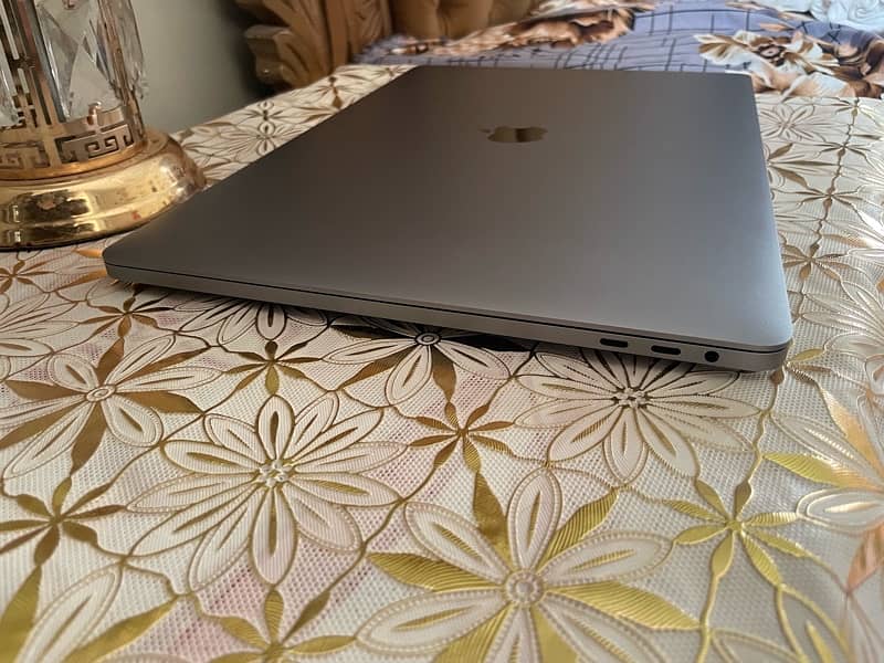 MacBook Pro 2019 , 16-inch, Intel Core i7, 16GB , 512GB 10