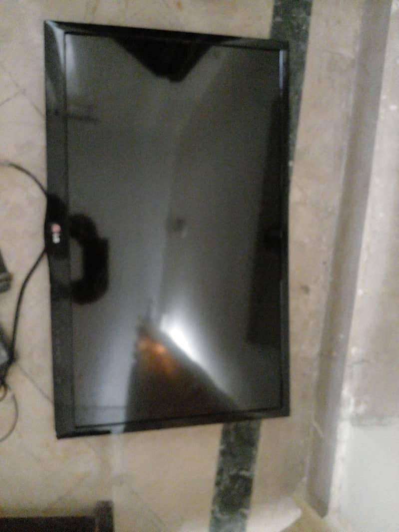 LED TV for sale 28 inches good condition 0