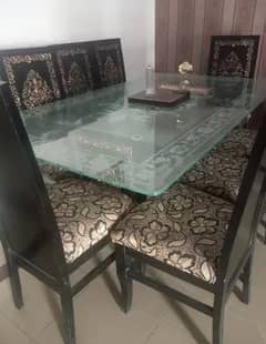 8 chairs dining table in gift price