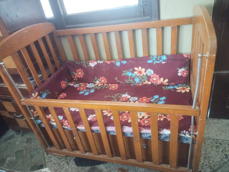 baby cot good condition 3