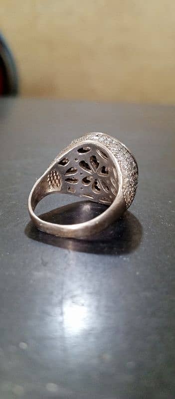 Pure chandi ring with small original zirkon stones. 1