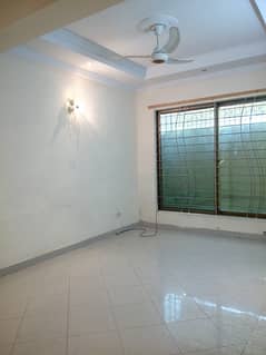 G11 5 25 - 50 GROUND PORTION FOR RENT SMALL FAMILY ONLY