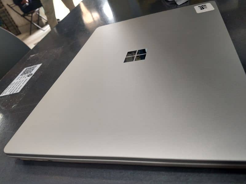 Microsoft surface laptop Go 0