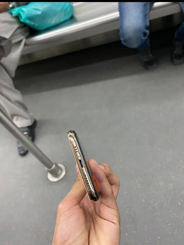 I phone sx 10/10 condition Rose Gold 3