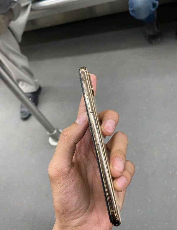 I phone sx 10/10 condition Rose Gold 4