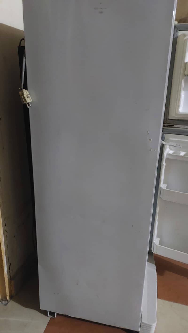 Dawlance refrigrator in good working condition 2