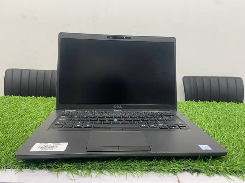 Dell 5400 Core i5 Generation 8th 8gb ram 256gb ssd 4gb intel graphics 1