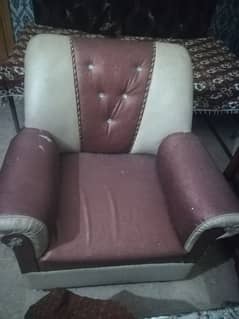 used sofa bilkul achi new halat main ha 3 ka set ha 2 choty ik bara.