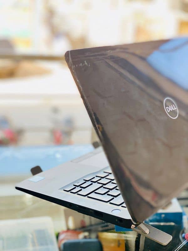 Dell Latitude 7300 1