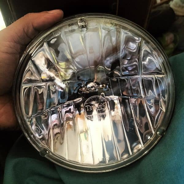 head light gool barhi japan ki 2 adad 12 volt 1