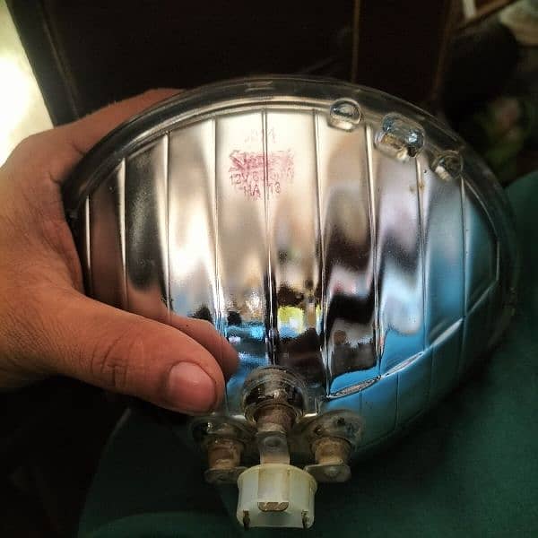 head light gool barhi japan ki 2 adad 12 volt 2