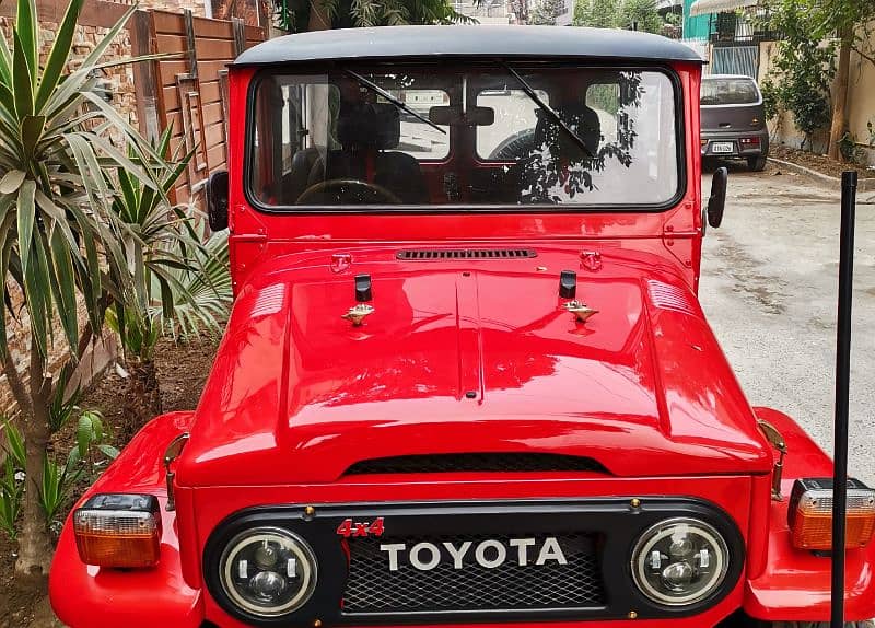 Toyota Land Cruiser 1974 FJ40. BRAND NEW CONDITION 9