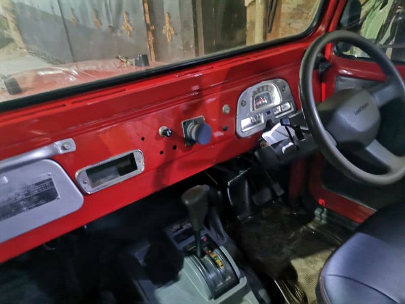 Toyota Land Cruiser 1974 FJ40. BRAND NEW CONDITION 13