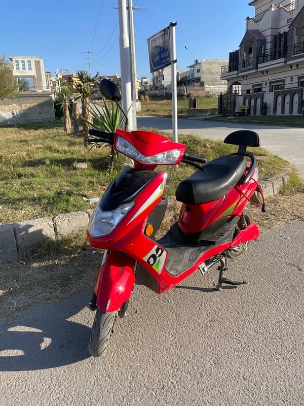 Yj Future electric scooty 650watt 1