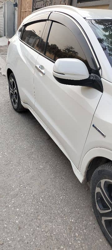 Honda Vezel Z 2015 Automatic 3