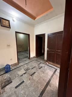 BACHLERS UPPER PORTION FOR RENT LOCATION MUMTAZ COLONY