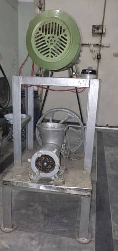 MEAT MINCE MACHINE