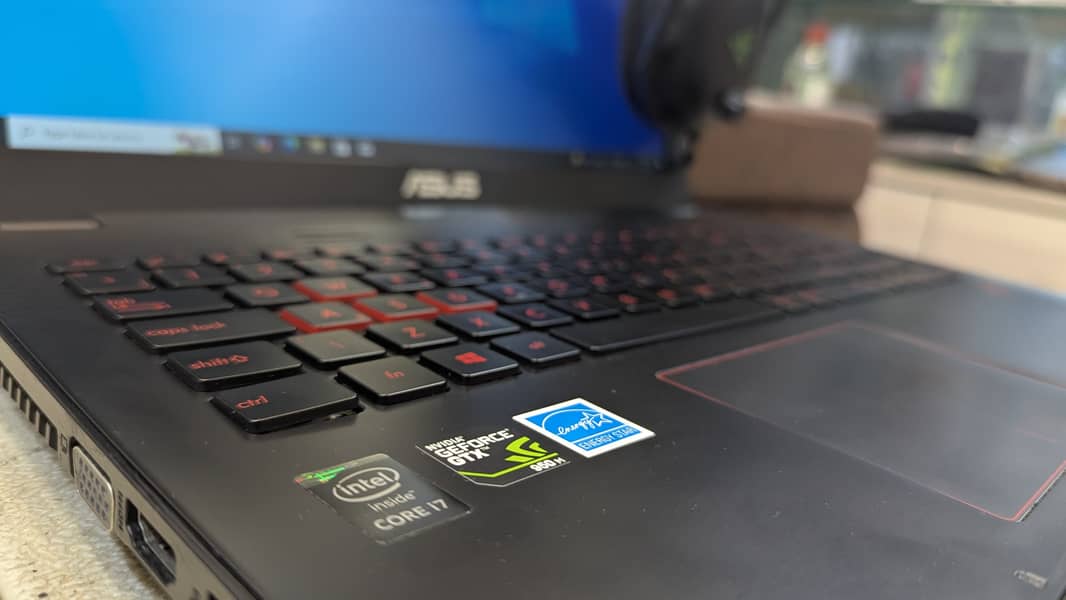 Asus ROG Strix 15 Budget Gaming Laptop GTA V 2