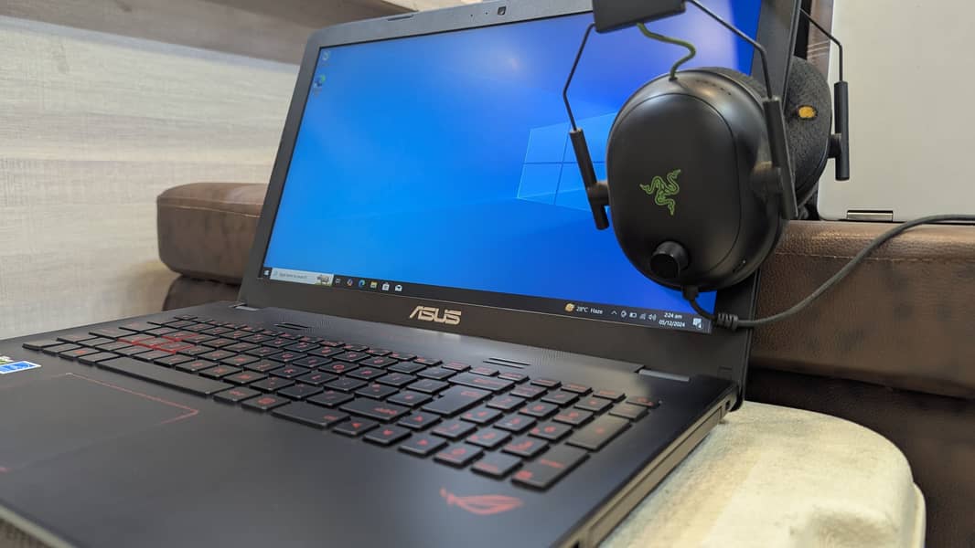 Asus ROG Strix 15 Budget Gaming Laptop GTA V 3