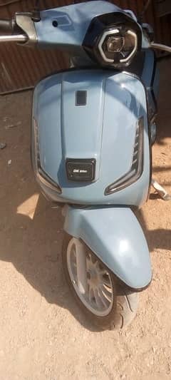 scooty like a new oragnal chines new lithium battrey