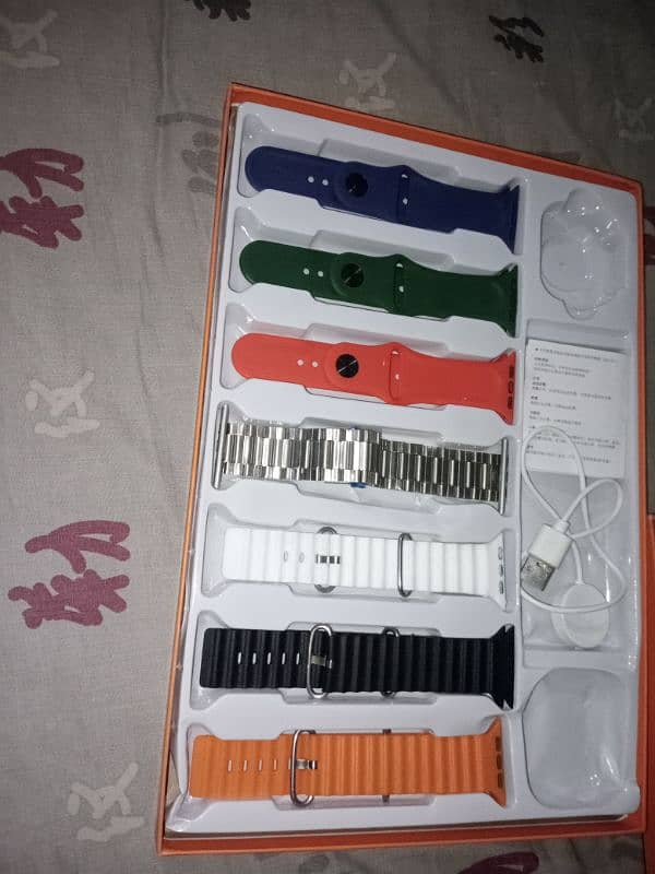 smart watch  1+7 straps 10/10 condition 4