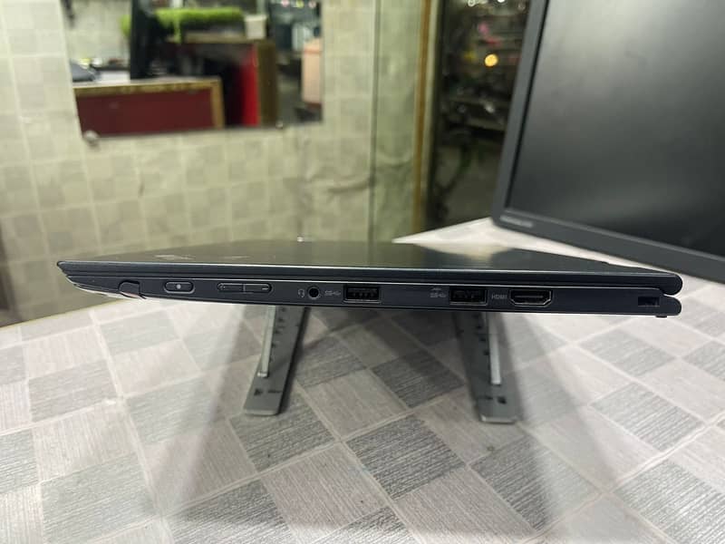 Lenovo Thinkpad X1 Yoga (Touch Screen) 9