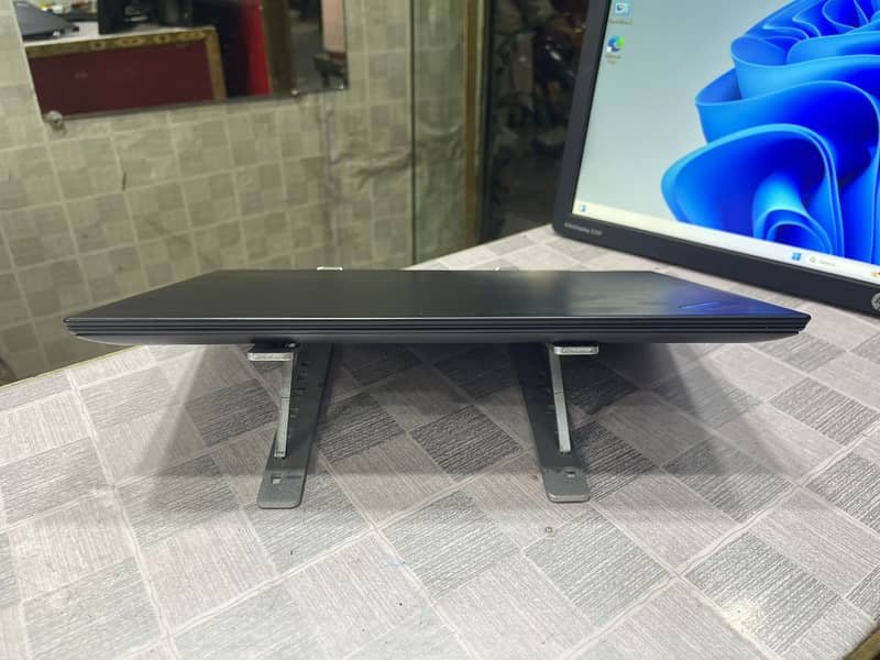 Lenovo Thinkpad X1 Yoga (Touch Screen) 11