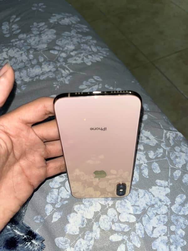 iPhone Xs 64GB Factory unlocked 3