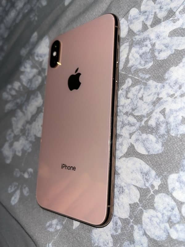 iPhone Xs 64GB Factory unlocked 4