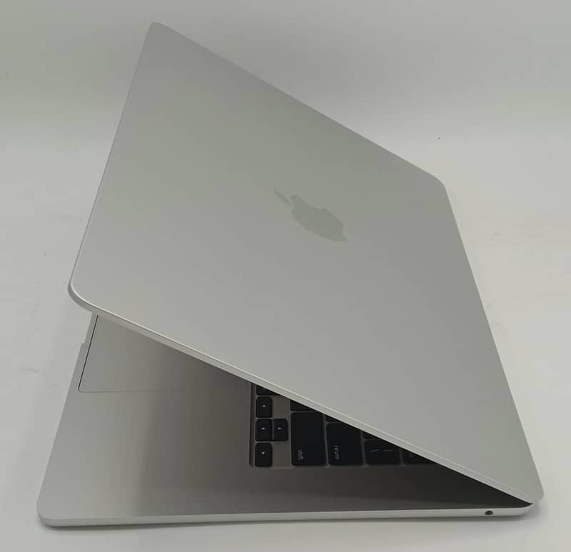 Apple MacBook Air 2024 M3 Chip 15Inch 16GB Ram/512GB SSD New Midnight