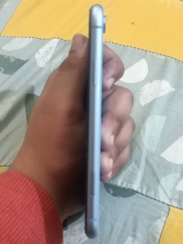 iPhone XR jv 64 gb 3