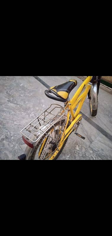 Bicycle for kids. Age:9- 12 4