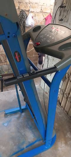 Treadmill slightly used like new 100 kg sported