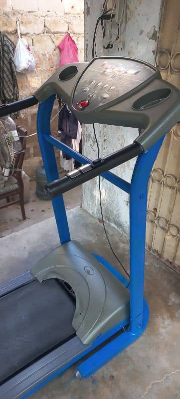 Treadmill slightly used like new 100 kg sported 3