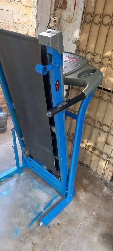 Treadmill slightly used like new 100 kg sported 5