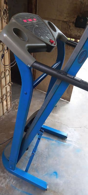 Treadmill slightly used like new 100 kg sported 6