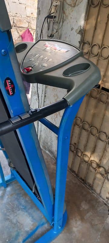 Treadmill slightly used like new 100 kg sported 7