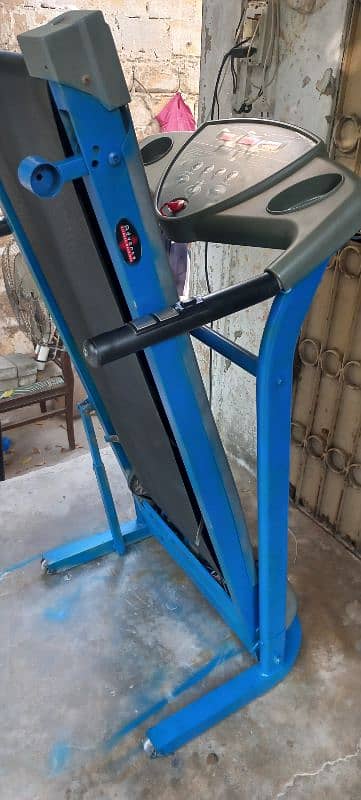 Treadmill slightly used like new 100 kg sported 9