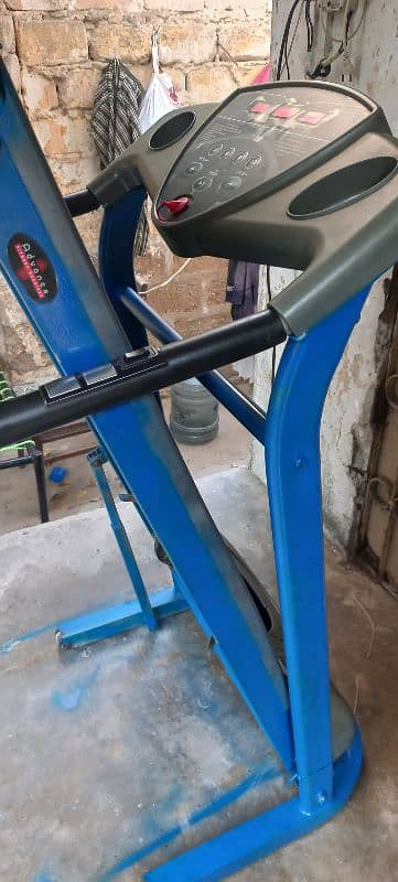 Treadmill slightly used like new 100 kg sported 10