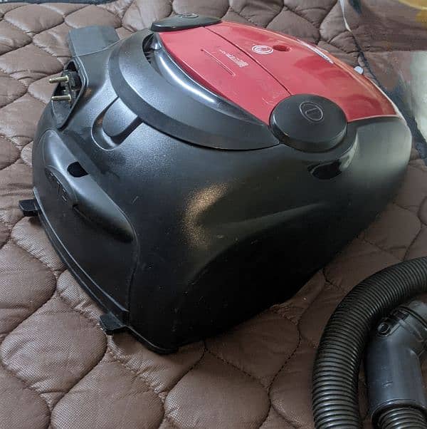 GABA NATIONAL VACCUM CLEANER (WORKING PROPERLY) 1