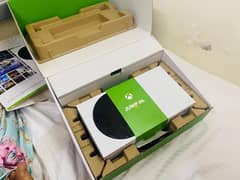 Xbox Series S 512GB + 750 GB HDD + 2 Controllers (brand new condition)