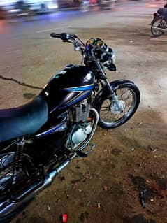 Suzuki GS 150 2015