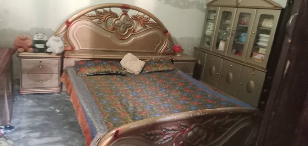 Bedset dressing and showcase in  cheap prise with good condition . 1