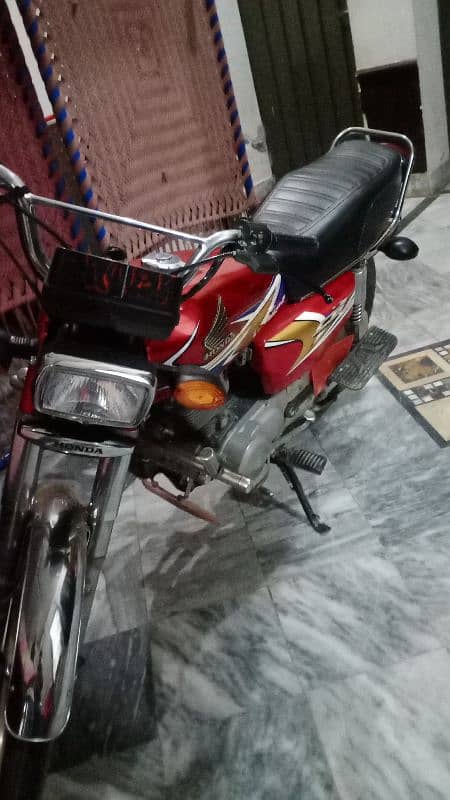 Honda CG 125 , Red Color , Lush Condition 100 % Orignal 3