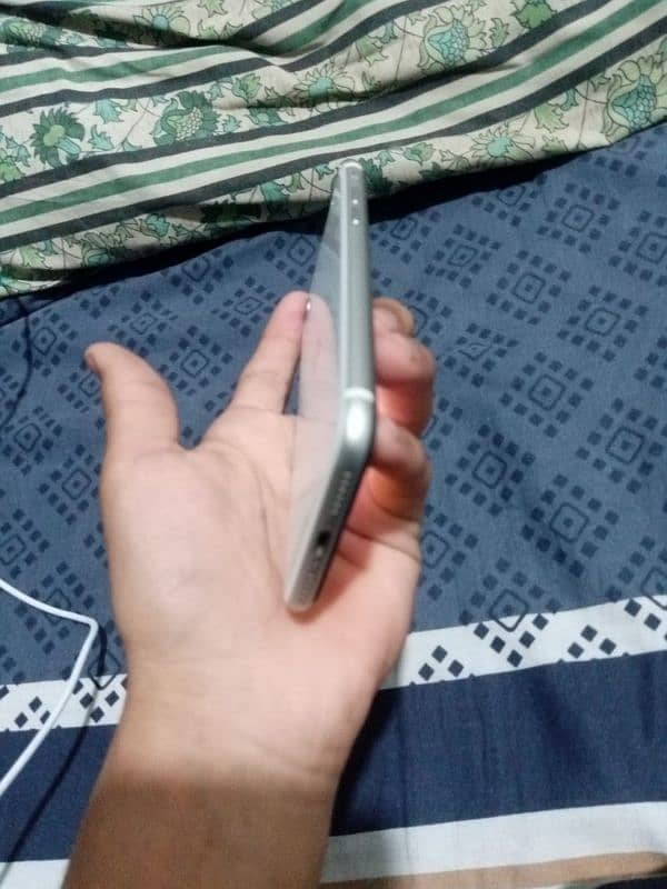 AoA I m selling my iphone SE 2020 jv 1