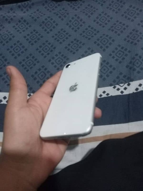 AoA I m selling my iphone SE 2020 jv 4