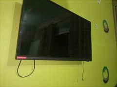 Changhong Ruba 32" Smart TV (Damaged Panel, No Remote)